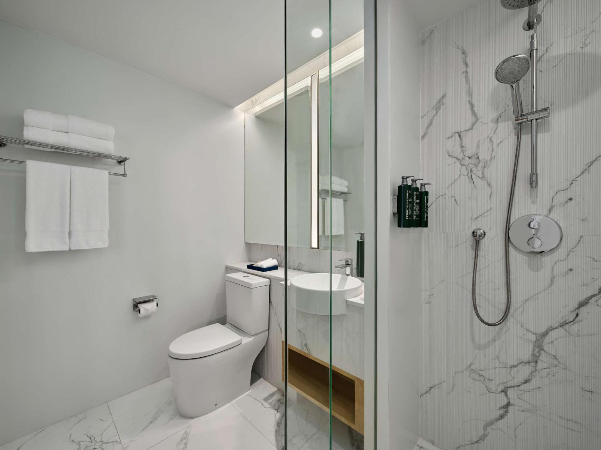 Hilton Garden Inn Bangkok Riverside מראה חיצוני תמונה